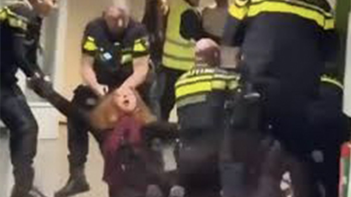 Onderzoek gestart naar hard politieoptreden tegen zwangere vrouw in asielzoekerscentrum