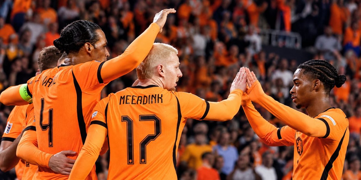 Oranje verslaat Servië met 2-1: Van Dijk viert honderdste interland met zege