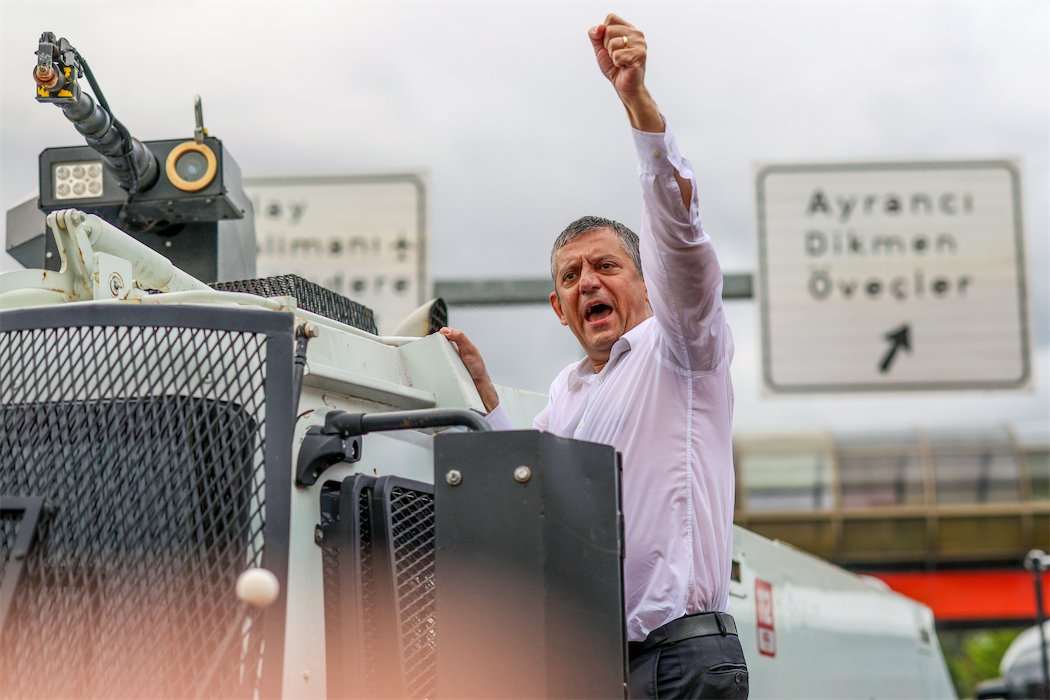 De oppositie in Turkije weet niet goed wat ze moet doen, en Erdoğan blijft aan de macht.